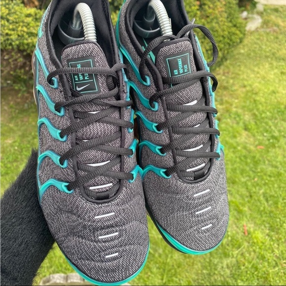 vapormax plus eagles